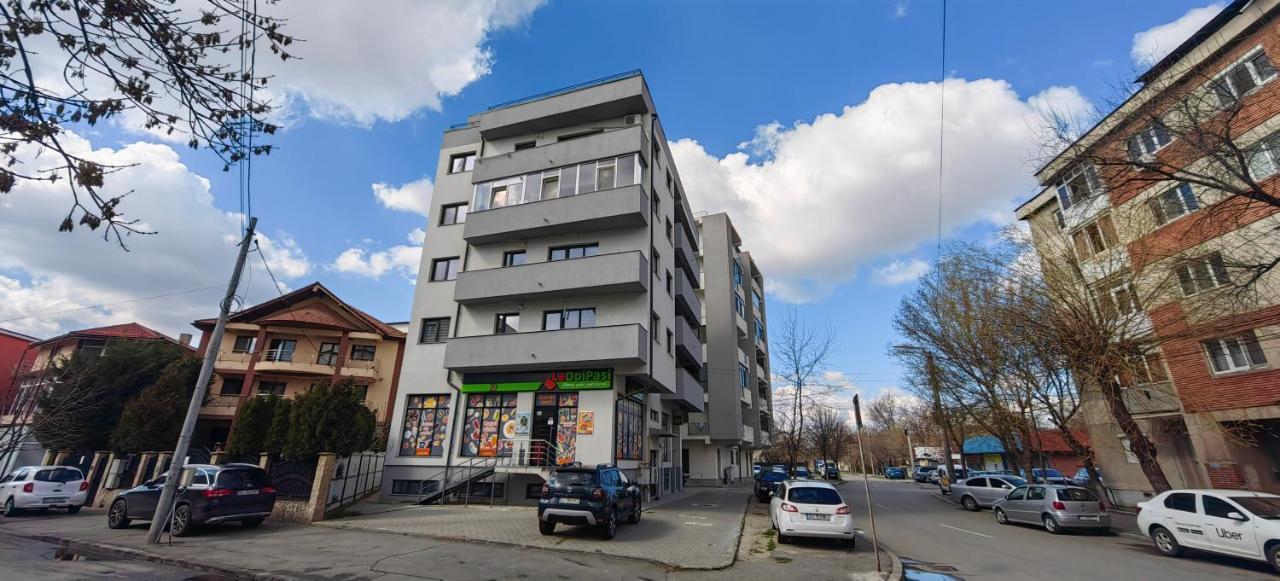 Ferienwohnung Apartament 1 Mai Bloc Nou-Self Check-In Craiova Exterior foto